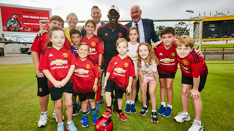 Manchester United open training session to raise money for charity